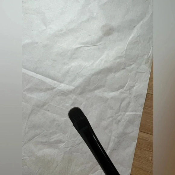 ADDICTION Eye Shadow Brush D 02 ( Discontinued Color) - Picture 2 of 3